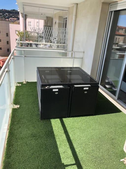 Bord Canal Tranquillite Demain Nous Appartient Apartment